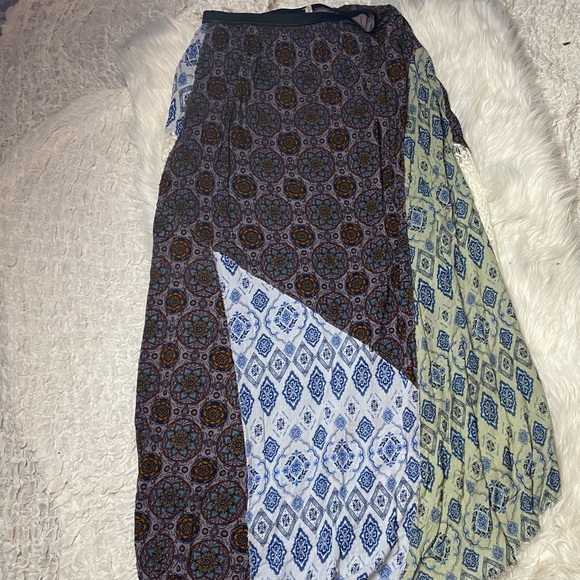 Multi patterned skirt - Picture 2 of 2